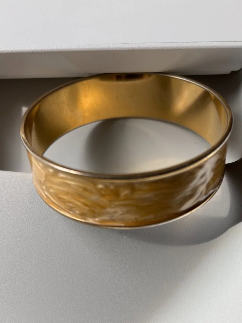 Vintage 80s Gold Tone Champagne Marbled Enamel Swirl Bangle Bracelet Retro